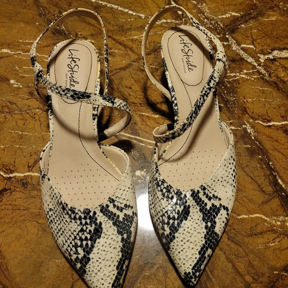 Life Stride Women's Black and Cream Snakeskin Pump - Size 8.5 M - NEW